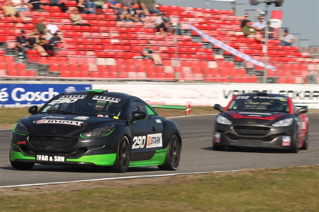 Team Far og Søn og Dan Agro Racing er i kamp om titlen i division 2.
(Foto: Henning Smed Madsen)